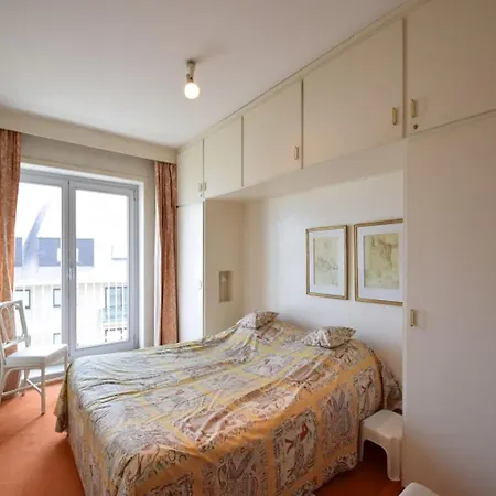 Spacious Seafront Retreat