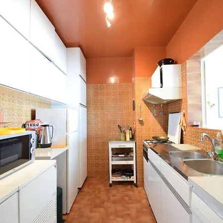 Spacious Seafront Retreat Lägenhet
