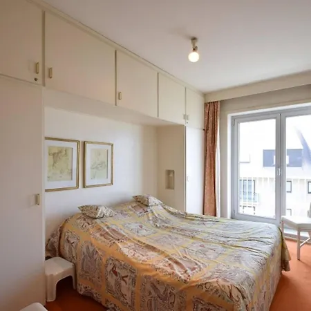 Spacious Seafront Retreat *