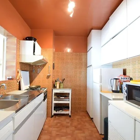 Spacious Seafront Retreat